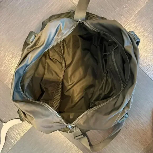 Lululemon + Athletica Everywhere Bag 27L